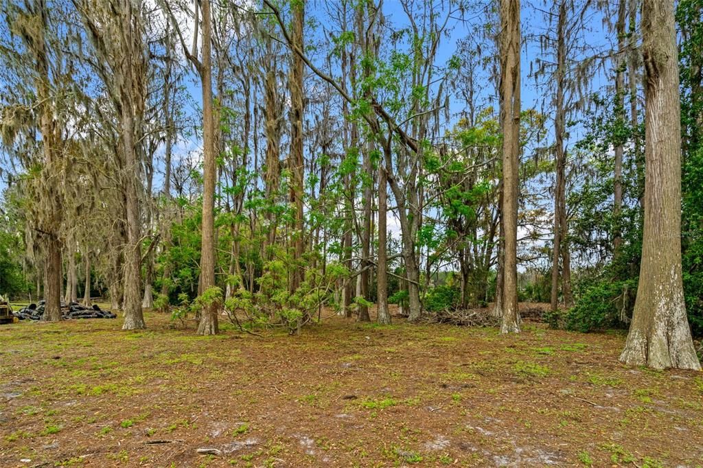 待售: $3,060,000 (5.11 acres)