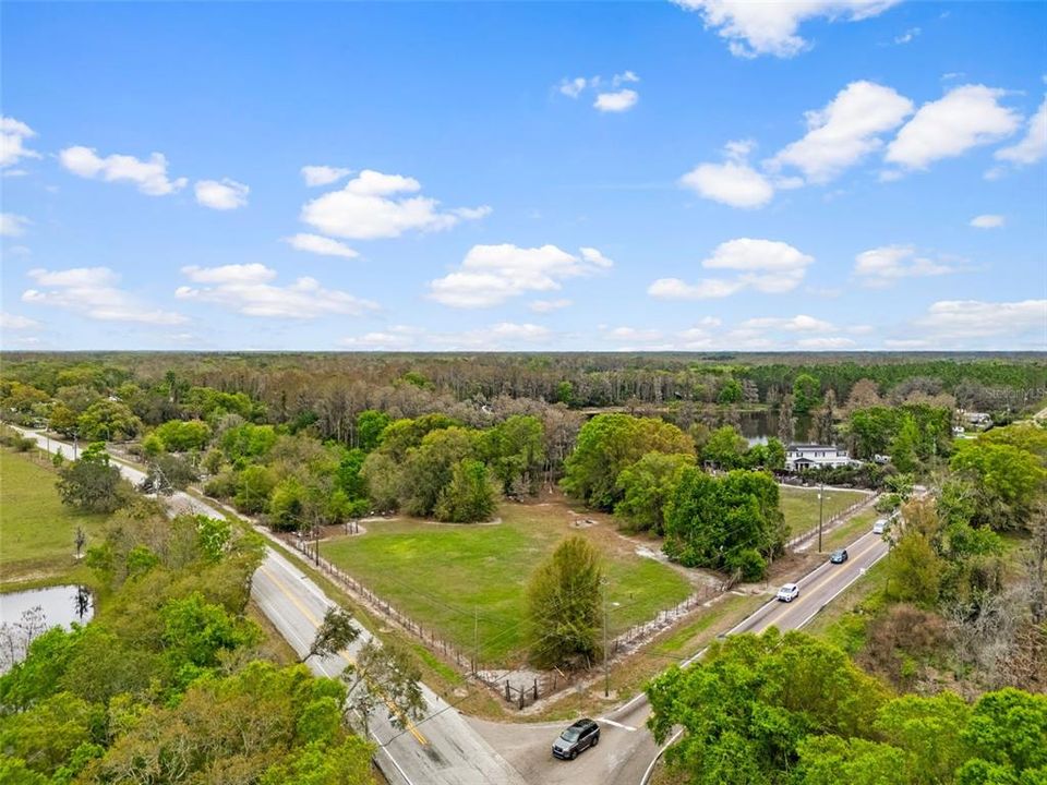 待售: $3,060,000 (5.11 acres)