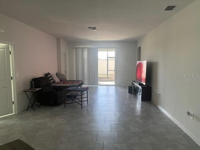 Activo con contrato: $265,000 (4 camas, 3 baños, 2093 Pies cuadrados)