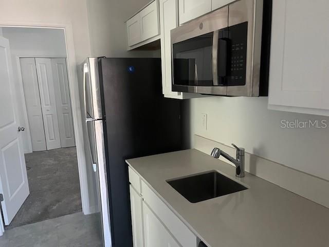 Activo con contrato: $265,000 (4 camas, 3 baños, 2093 Pies cuadrados)