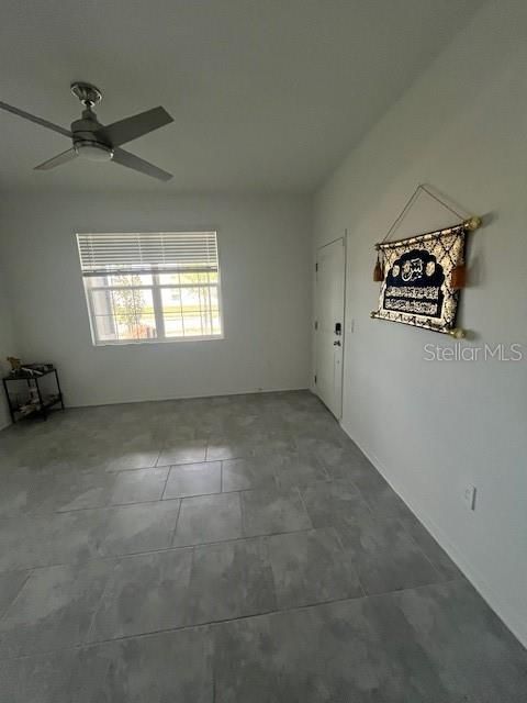 Activo con contrato: $265,000 (4 camas, 3 baños, 2093 Pies cuadrados)