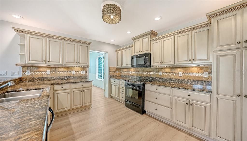 En Venta: $2,500,000 (5 camas, 4 baños, 3016 Pies cuadrados)