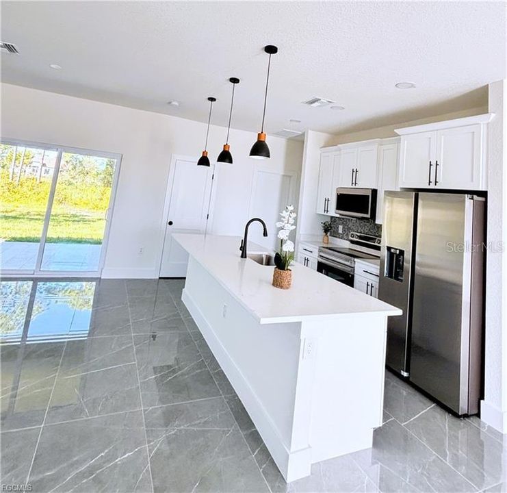 Activo con contrato: $299,900 (3 camas, 2 baños, 1406 Pies cuadrados)