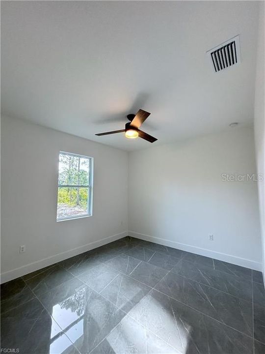 Activo con contrato: $299,900 (3 camas, 2 baños, 1406 Pies cuadrados)