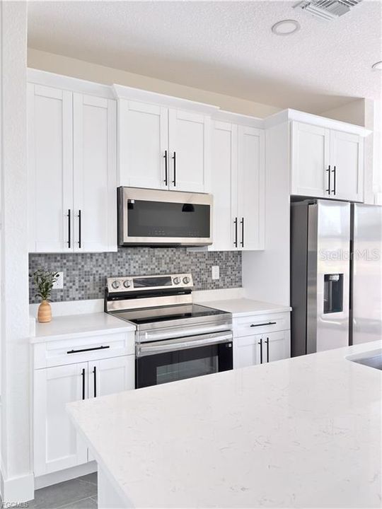Activo con contrato: $299,900 (3 camas, 2 baños, 1406 Pies cuadrados)