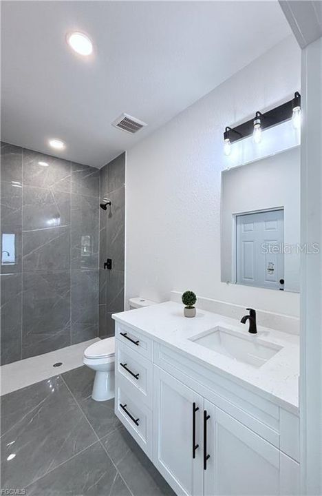 Activo con contrato: $299,900 (3 camas, 2 baños, 1406 Pies cuadrados)