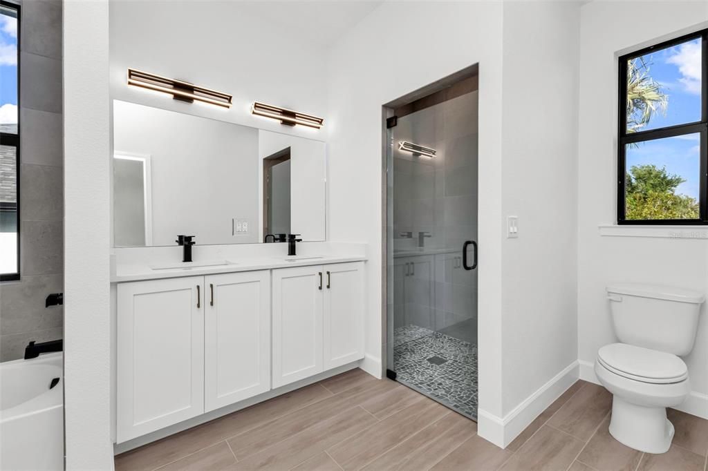 For Sale: $550,000 (3 beds, 2 baths, 1682 Square Feet)