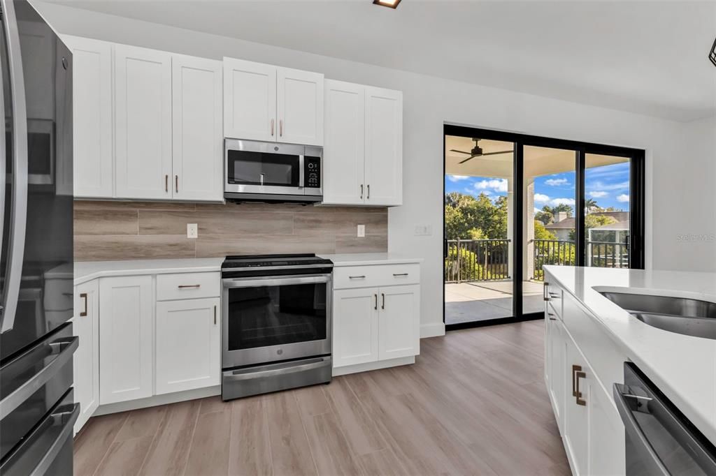 For Sale: $550,000 (3 beds, 2 baths, 1682 Square Feet)