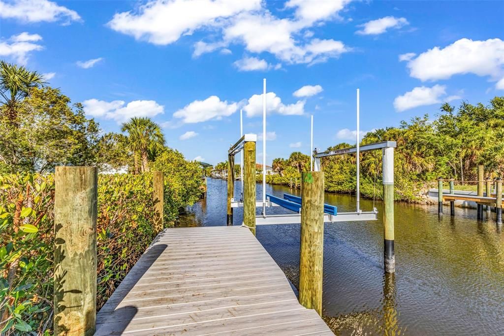 For Sale: $550,000 (3 beds, 2 baths, 1682 Square Feet)