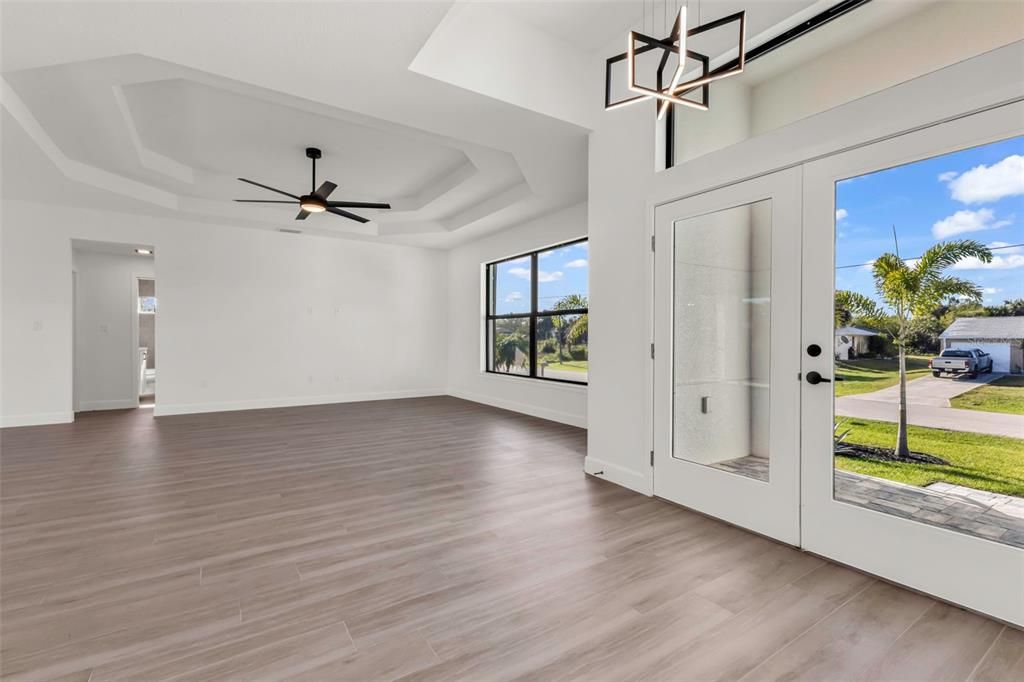 For Sale: $550,000 (3 beds, 2 baths, 1682 Square Feet)