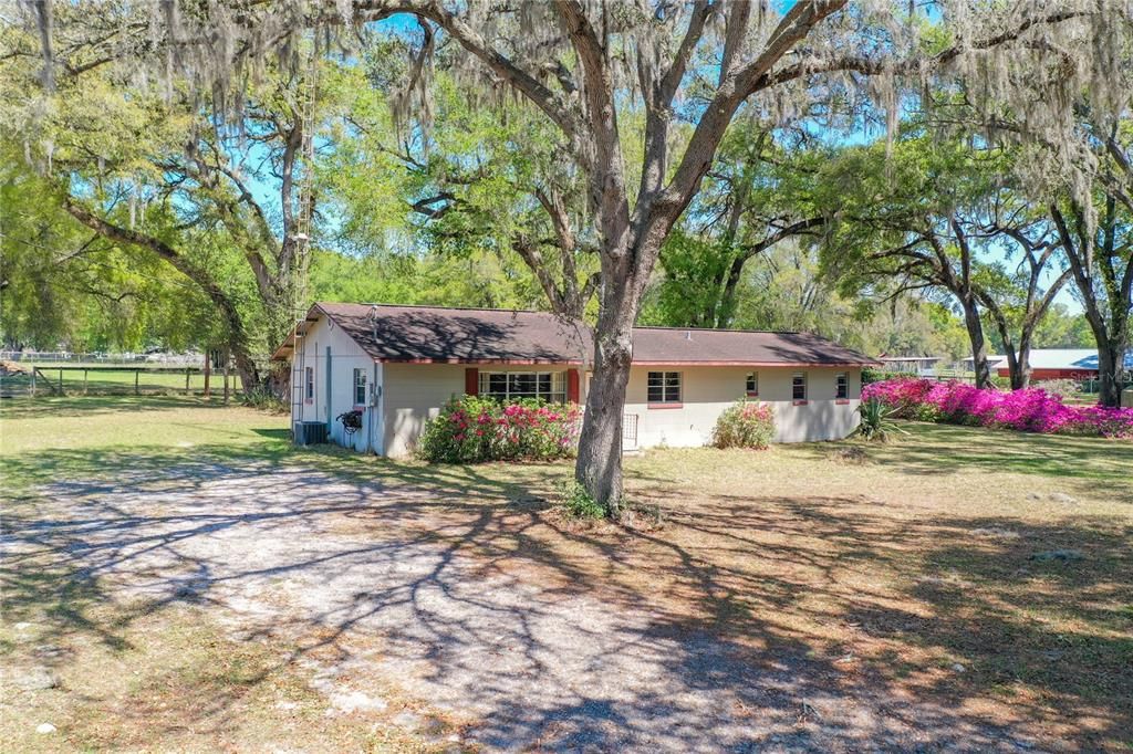 Recently Sold: $330,000 (2 beds, 2 baths, 1253 Square Feet)