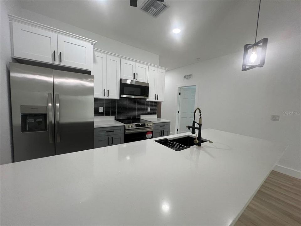 В аренду: $1,775 (3 спален, 2 ванн, 1202 Квадратных фут)