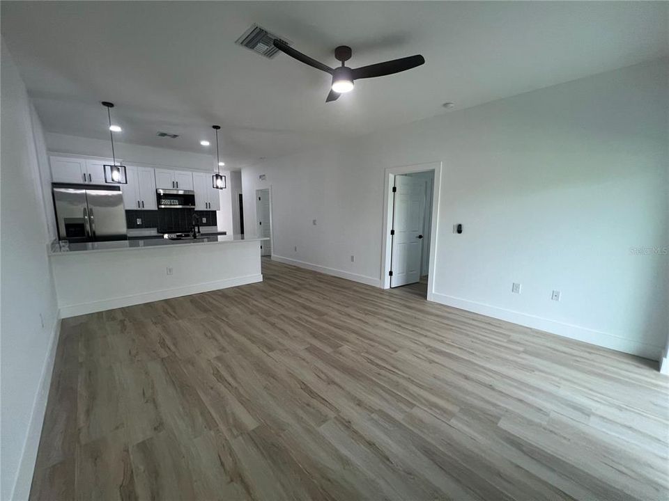 В аренду: $1,775 (3 спален, 2 ванн, 1202 Квадратных фут)