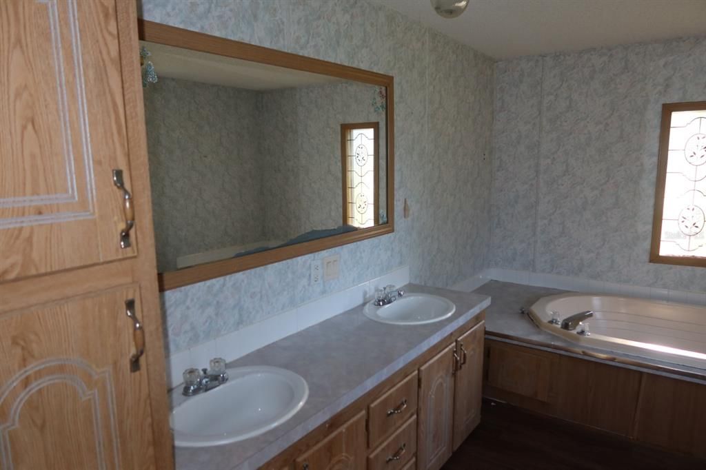 На продажу: $179,900 (3 спален, 2 ванн, 1512 Квадратных фут)