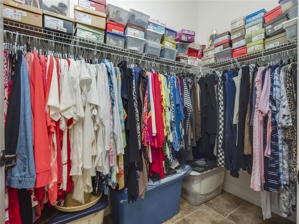 Activo con contrato: $649,000 (4 camas, 3 baños, 3131 Pies cuadrados)