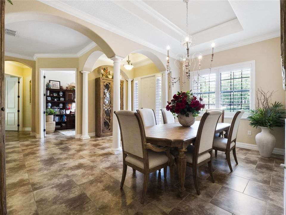 Activo con contrato: $649,000 (4 camas, 3 baños, 3131 Pies cuadrados)