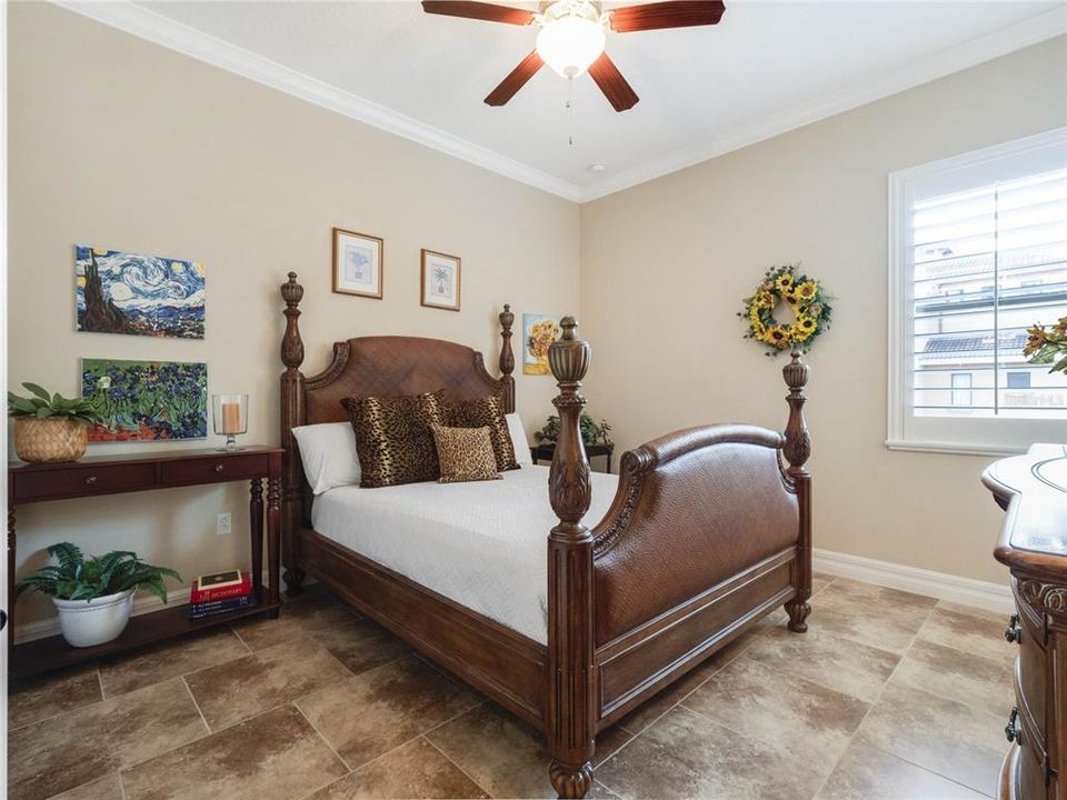 Activo con contrato: $649,000 (4 camas, 3 baños, 3131 Pies cuadrados)