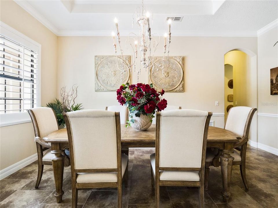 Activo con contrato: $649,000 (4 camas, 3 baños, 3131 Pies cuadrados)