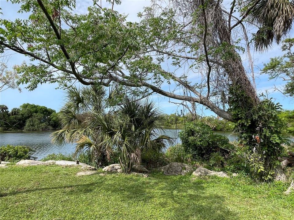 На продажу: $160,000 (2 спален, 2 ванн, 896 Квадратных фут)