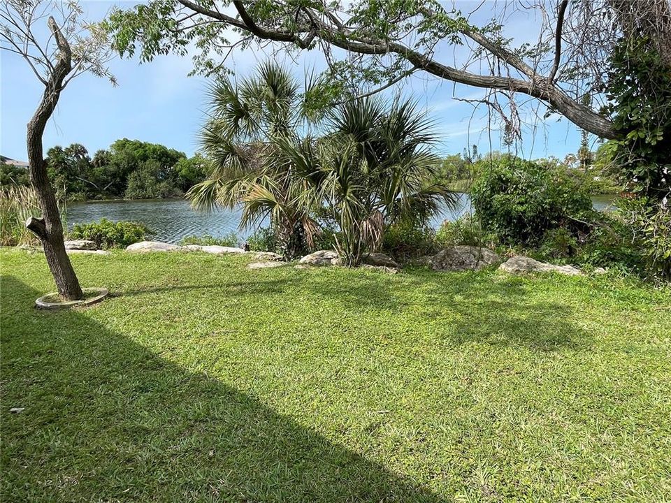 На продажу: $160,000 (2 спален, 2 ванн, 896 Квадратных фут)