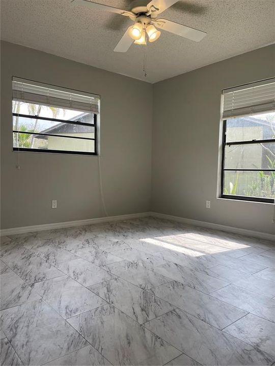 На продажу: $160,000 (2 спален, 2 ванн, 896 Квадратных фут)