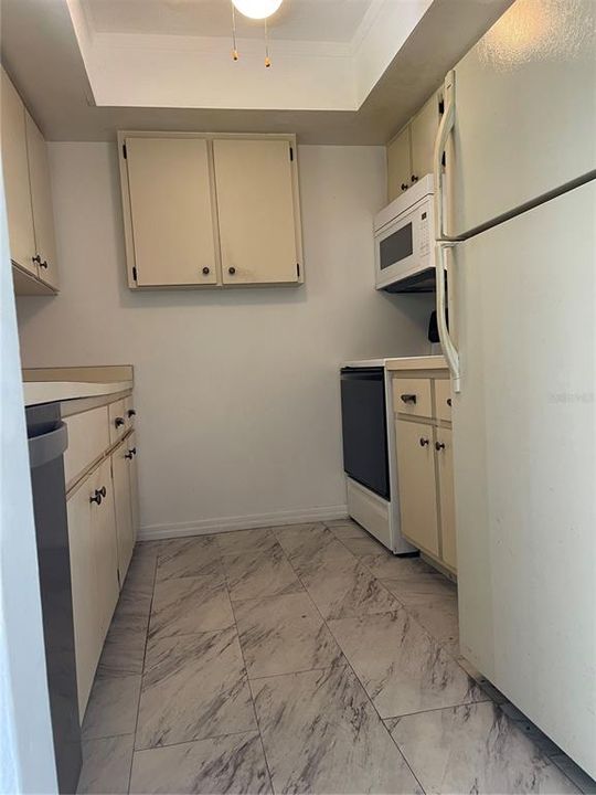 На продажу: $160,000 (2 спален, 2 ванн, 896 Квадратных фут)