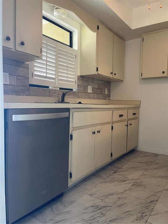 На продажу: $160,000 (2 спален, 2 ванн, 896 Квадратных фут)