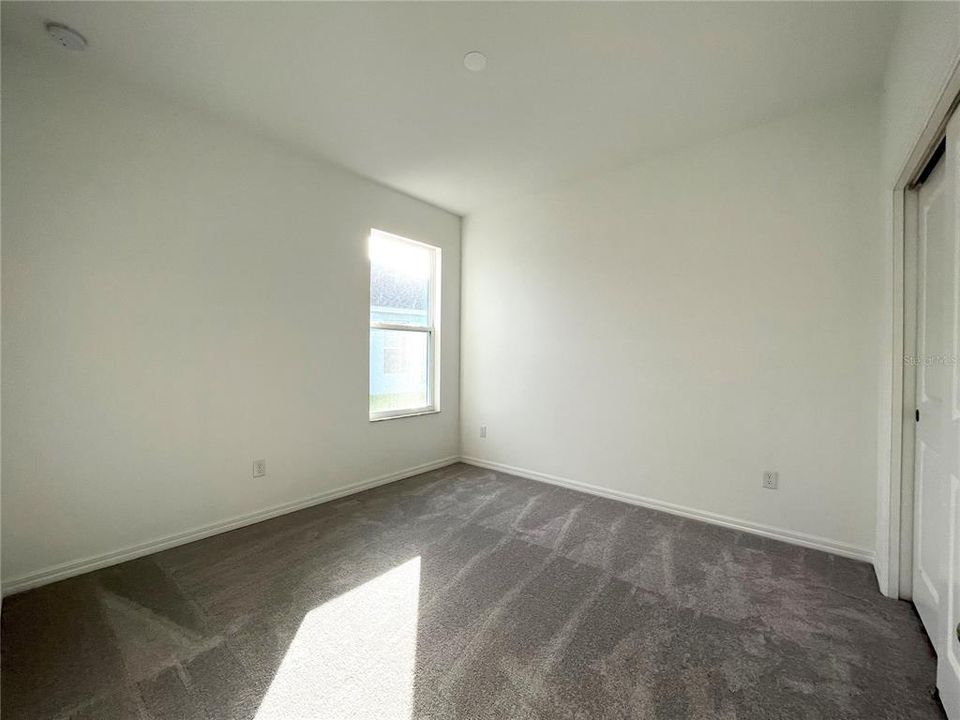 Под контрактом: $379,900 (4 спален, 2 ванн, 2004 Квадратных фут)