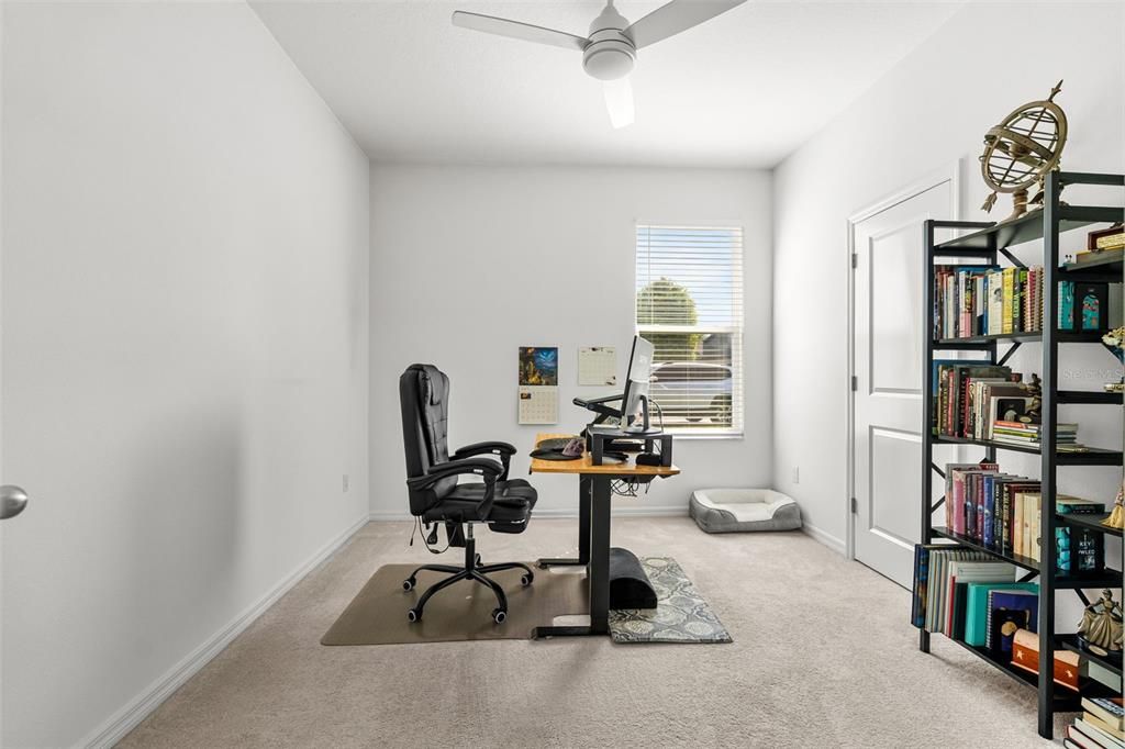 Под контрактом: $379,900 (4 спален, 2 ванн, 2004 Квадратных фут)