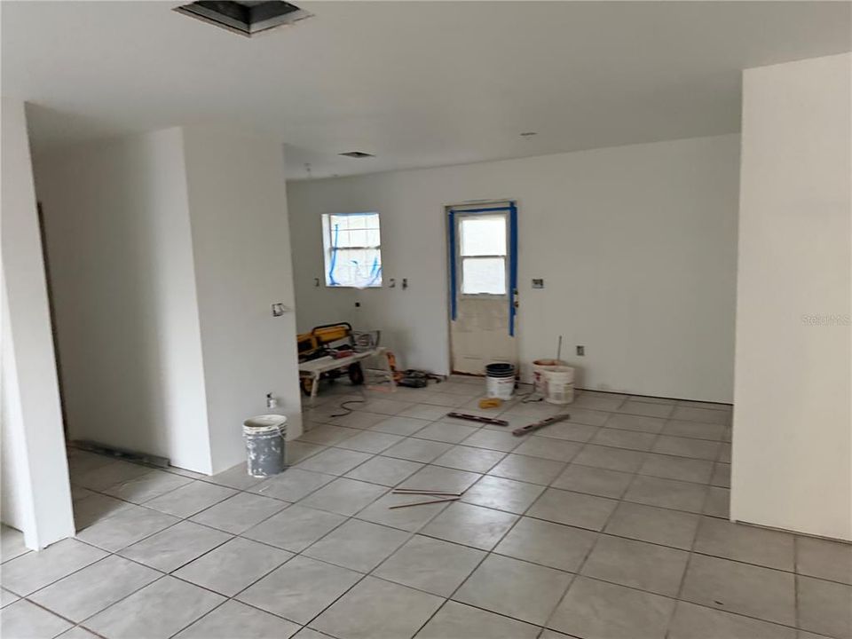 For Rent: $1,699 (4 beds, 2 baths, 1313 Square Feet)