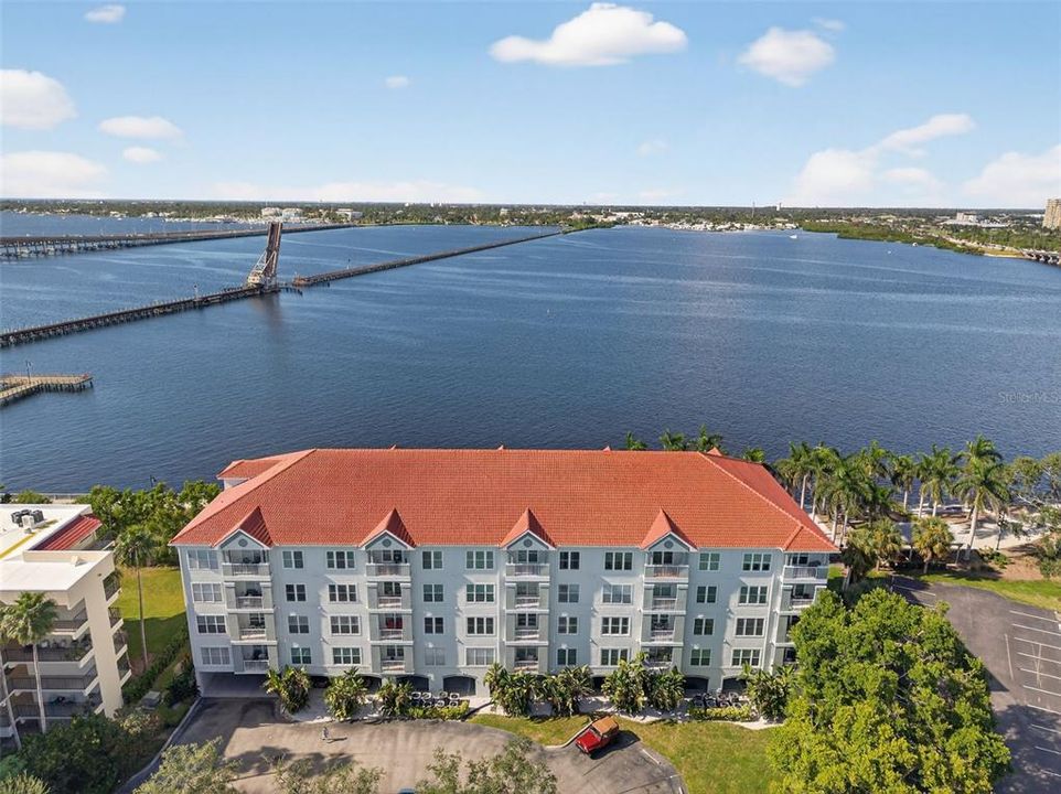 En Renta: $2,400 (2 camas, 2 baños, 1009 Pies cuadrados)