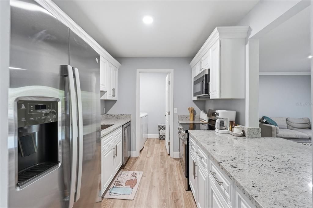 For Sale: $159,900 (1 beds, 1 baths, 802 Square Feet)