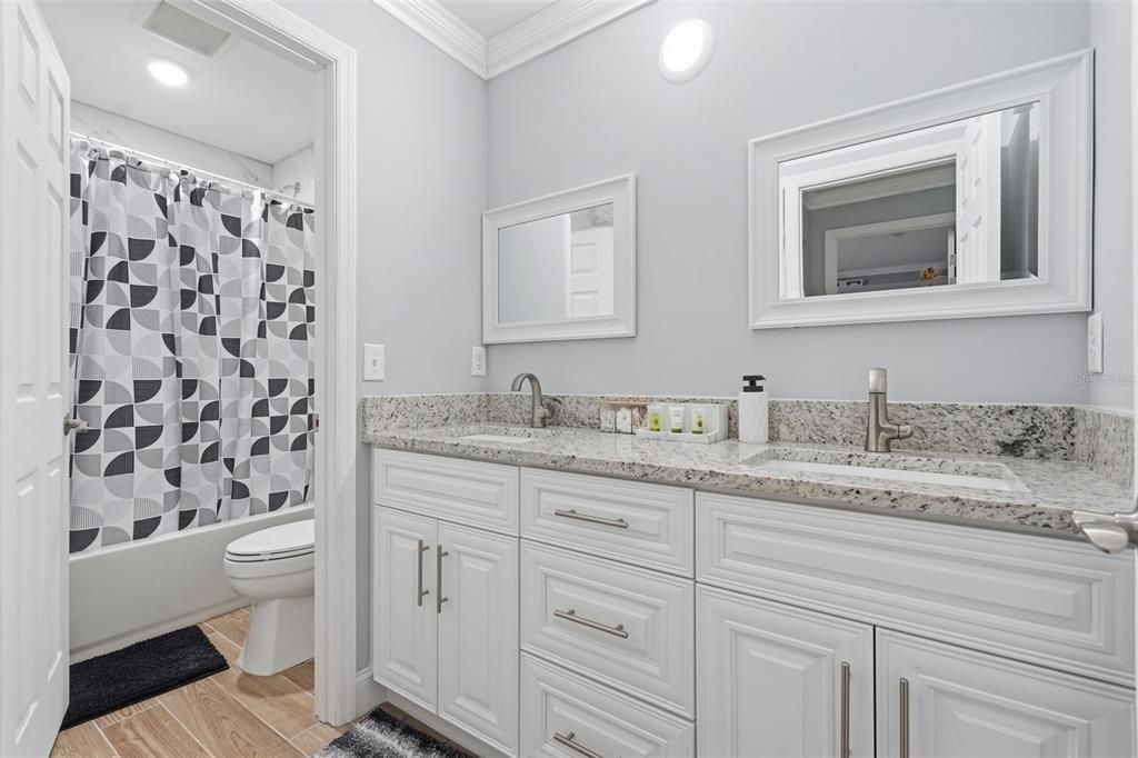 For Sale: $159,900 (1 beds, 1 baths, 802 Square Feet)