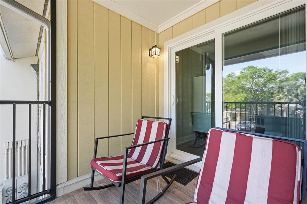 For Sale: $159,900 (1 beds, 1 baths, 802 Square Feet)