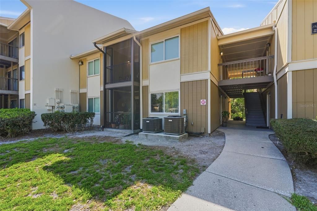 For Sale: $159,900 (1 beds, 1 baths, 802 Square Feet)