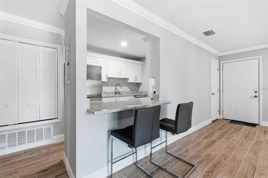 For Sale: $159,900 (1 beds, 1 baths, 802 Square Feet)
