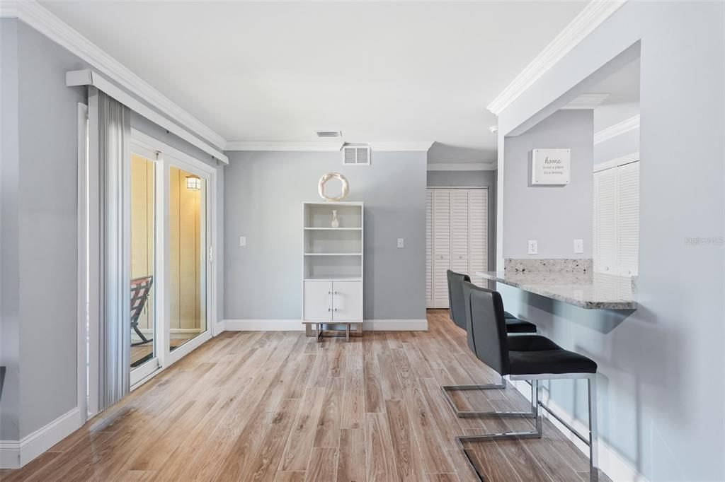 For Sale: $159,900 (1 beds, 1 baths, 802 Square Feet)