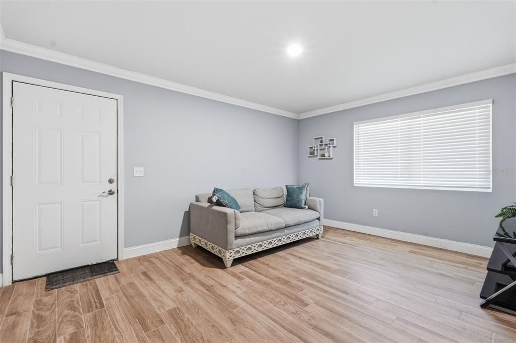 For Sale: $159,900 (1 beds, 1 baths, 802 Square Feet)