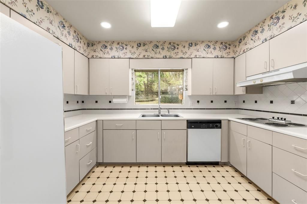 На продажу: $599,900 (3 спален, 2 ванн, 2286 Квадратных фут)