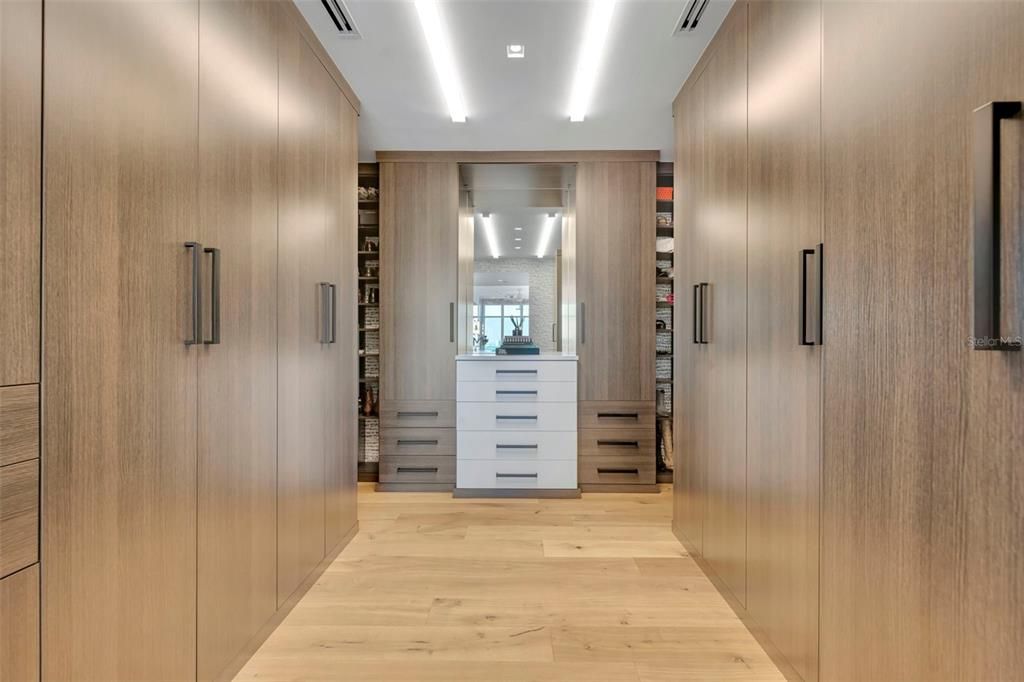 For Sale: $2,790,000 (2 beds, 2 baths, 2490 Square Feet)