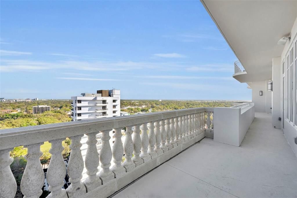 For Sale: $2,790,000 (2 beds, 2 baths, 2490 Square Feet)