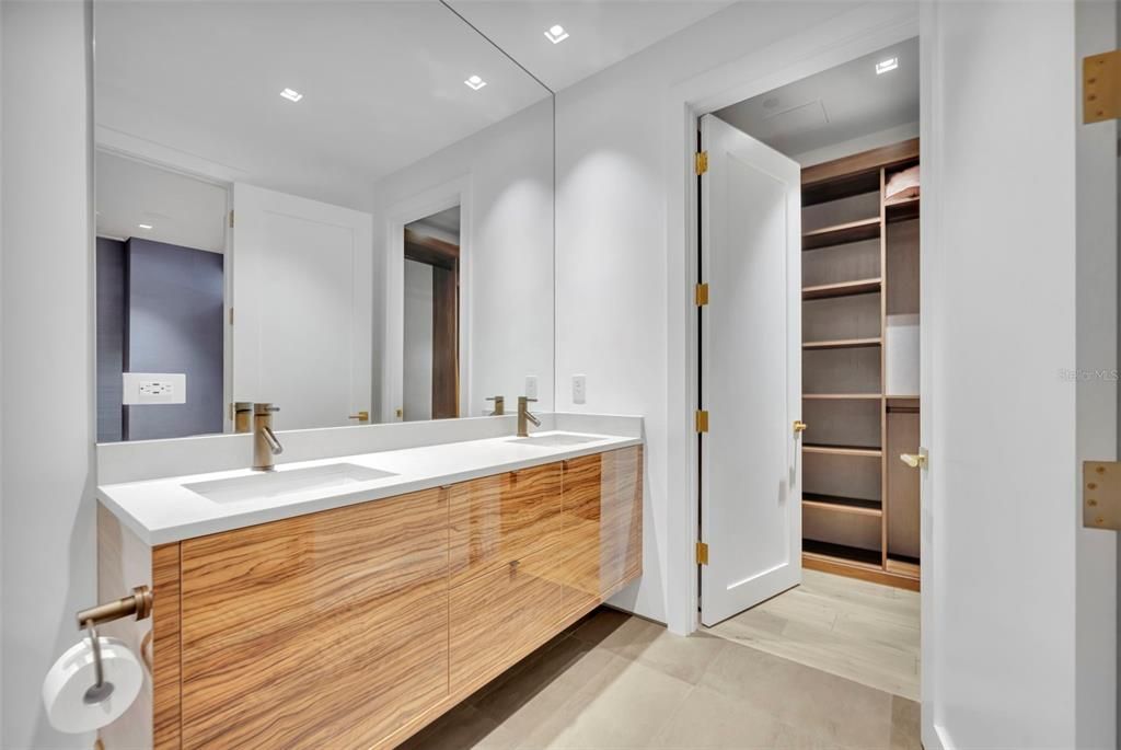For Sale: $2,790,000 (2 beds, 2 baths, 2490 Square Feet)