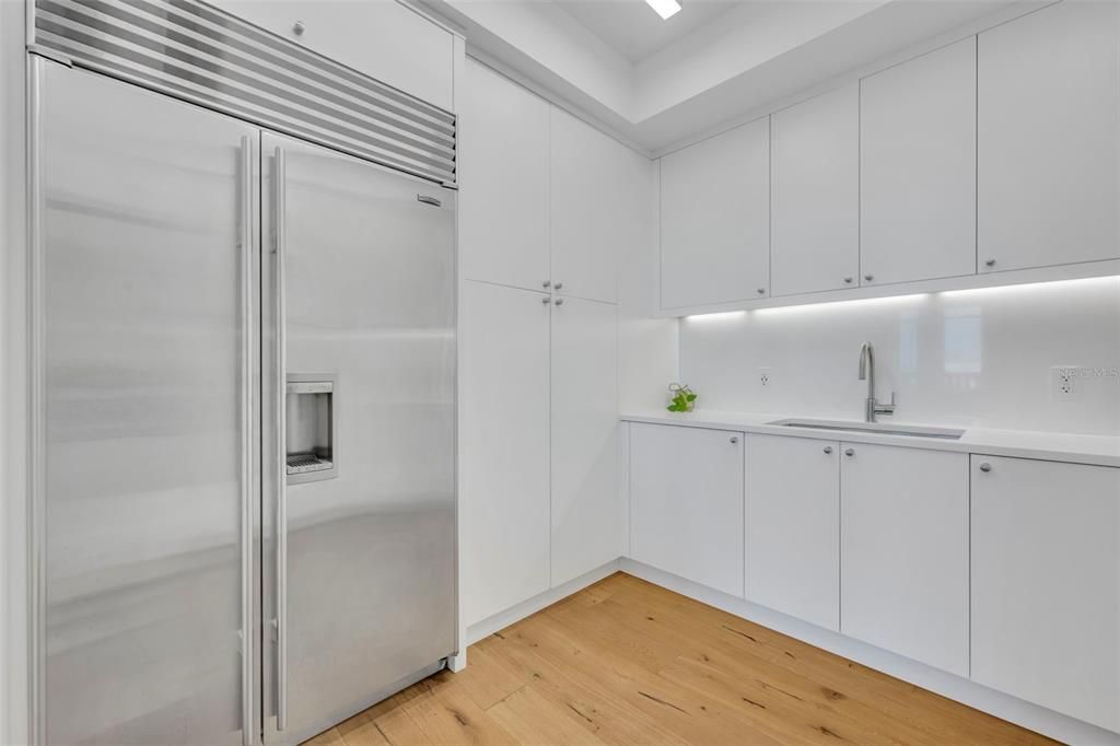 For Sale: $2,790,000 (2 beds, 2 baths, 2490 Square Feet)