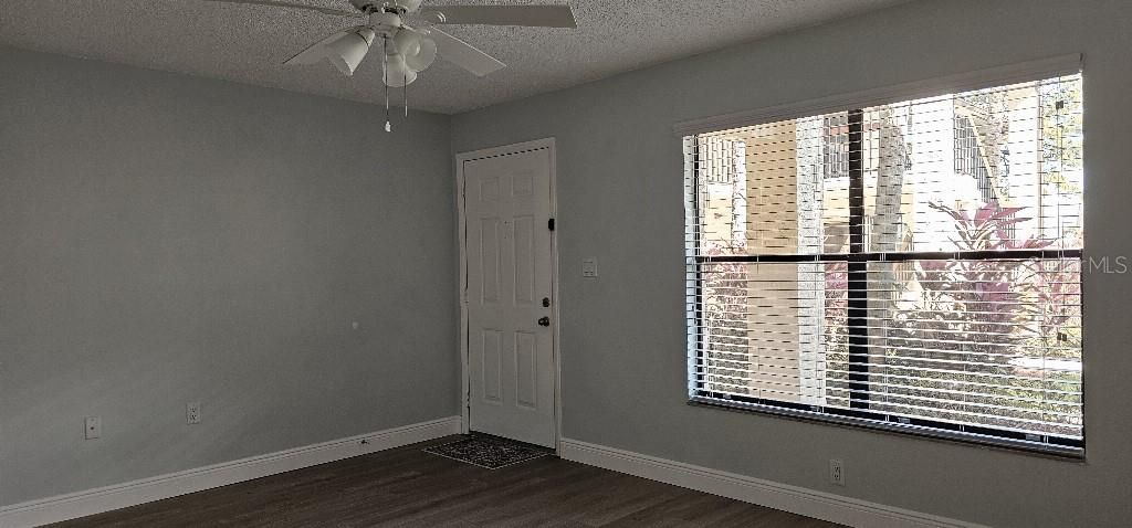 Active With Contract: $165,000 (1 beds, 1 baths, 645 Square Feet)