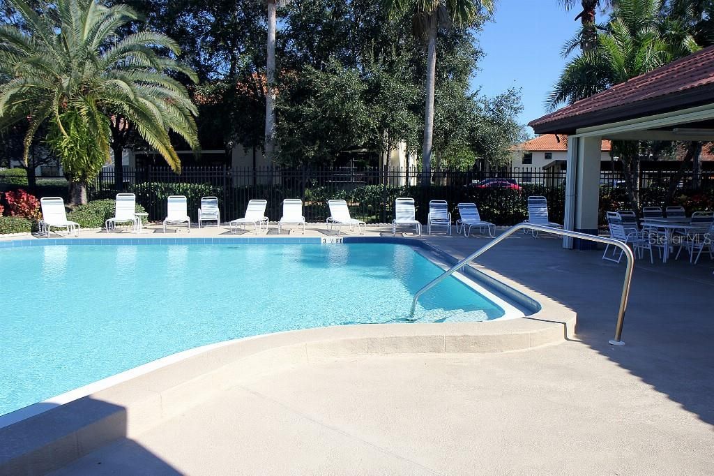Active With Contract: $165,000 (1 beds, 1 baths, 645 Square Feet)