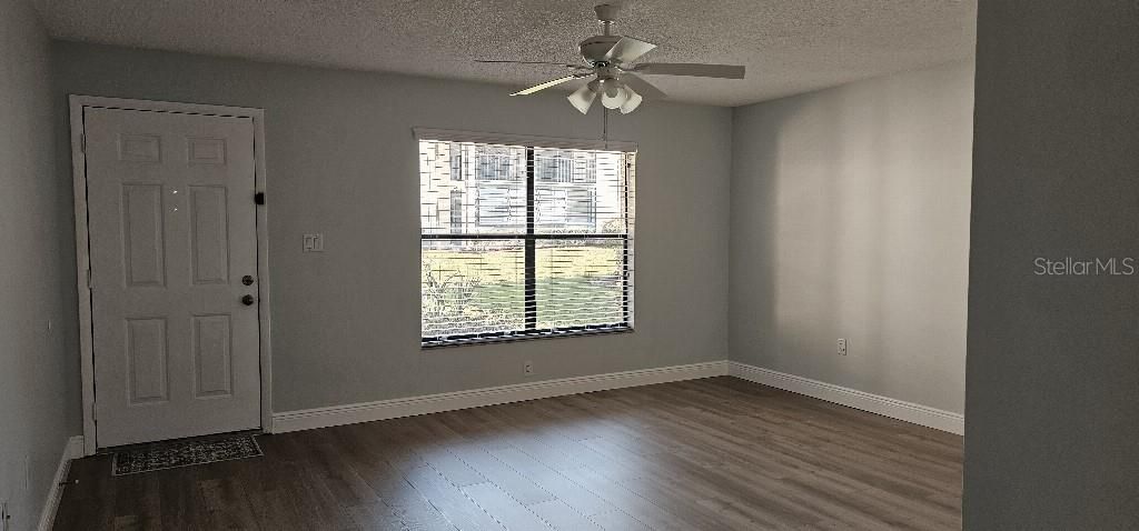Active With Contract: $165,000 (1 beds, 1 baths, 645 Square Feet)