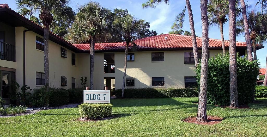 Active With Contract: $165,000 (1 beds, 1 baths, 645 Square Feet)