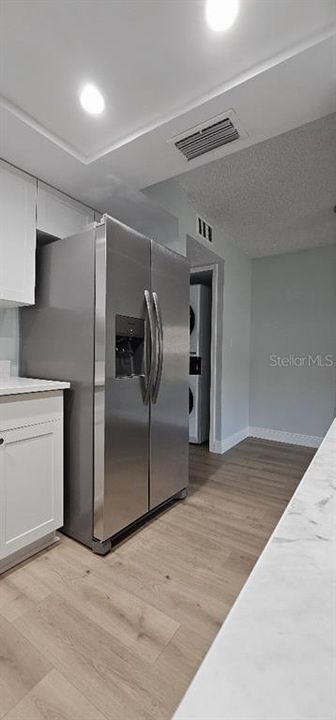 Active With Contract: $165,000 (1 beds, 1 baths, 645 Square Feet)