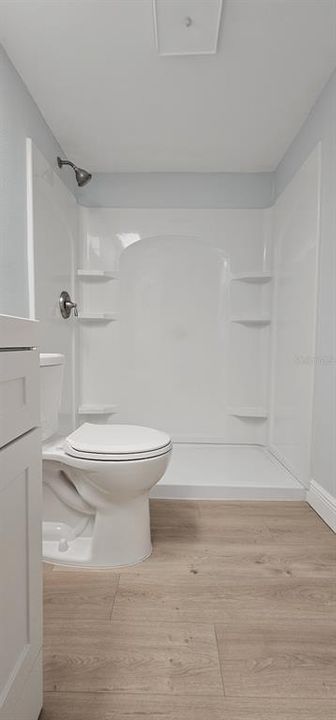 Active With Contract: $165,000 (1 beds, 1 baths, 645 Square Feet)