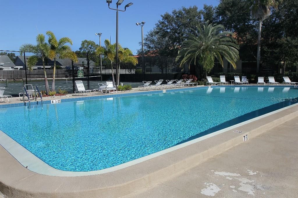 Active With Contract: $165,000 (1 beds, 1 baths, 645 Square Feet)